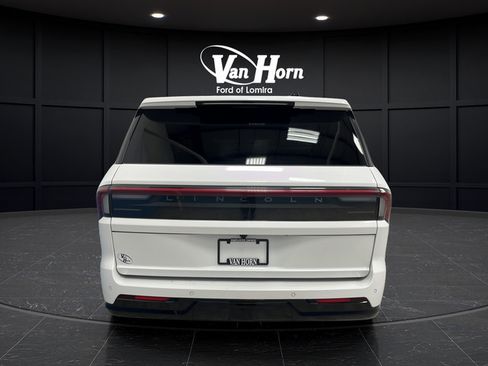 Used 2025 Lincoln Navigator L Reserve AWD/4WD image 6