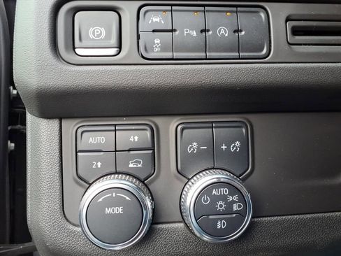 Used 2024 GMC Yukon SLT image 18