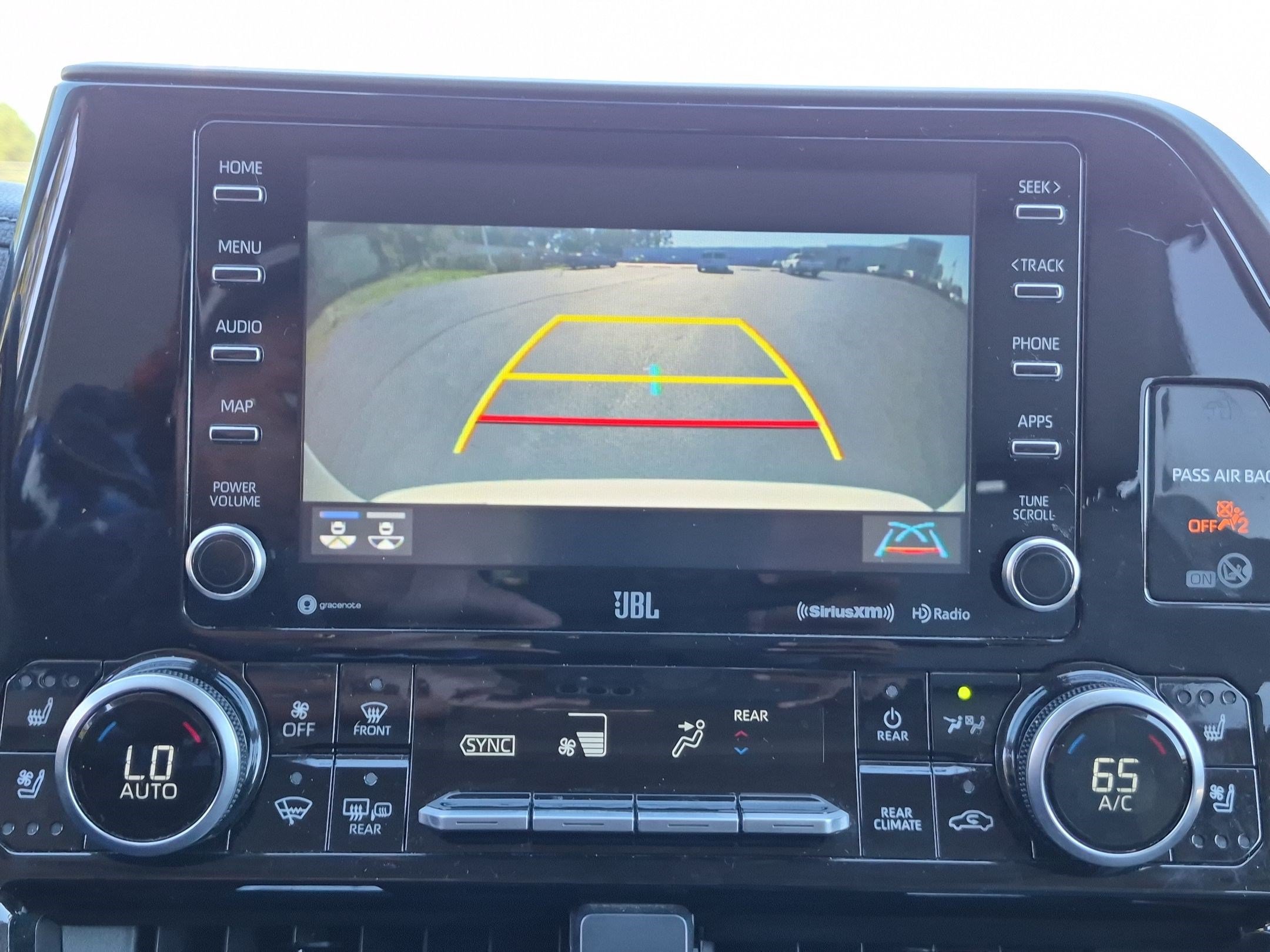 Used 2021 Toyota Highlander Limited FWD image 24