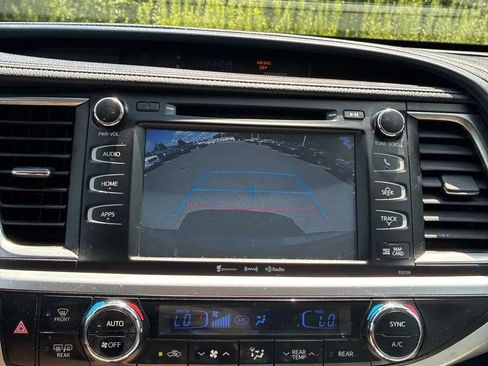 Used 2016 Toyota Highlander XLE AWD/4WD image 30