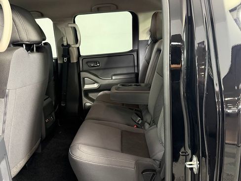 Used 2025 Nissan Frontier SV w/ SV Convenience Package RWD image 24