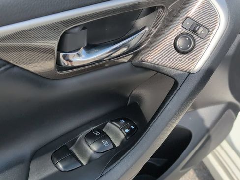 Used 2014 Nissan Altima 2.5 SL w/ Moonroof Package FWD image 9