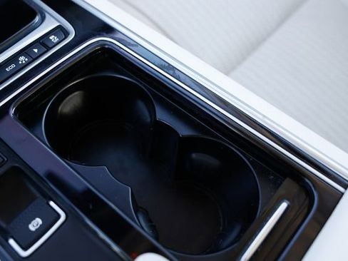 Used 2017 Jaguar XF Prestige image 43