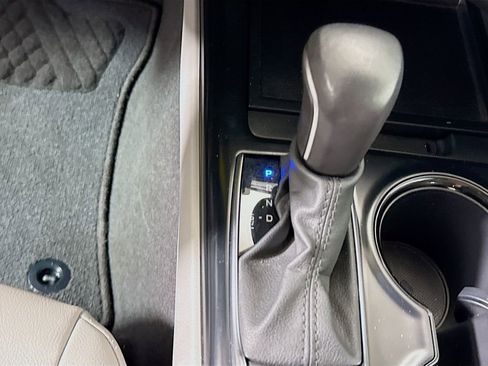 Certified 2020 Toyota Camry SE FWD image 16
