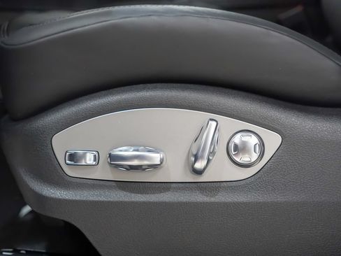 Certified 2026 Porsche Macan AWD/4WD image 22