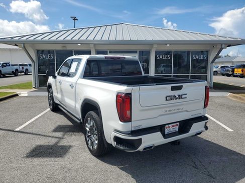 Used 2023 GMC Sierra 1500 Denali Ultimate AWD/4WD image 3