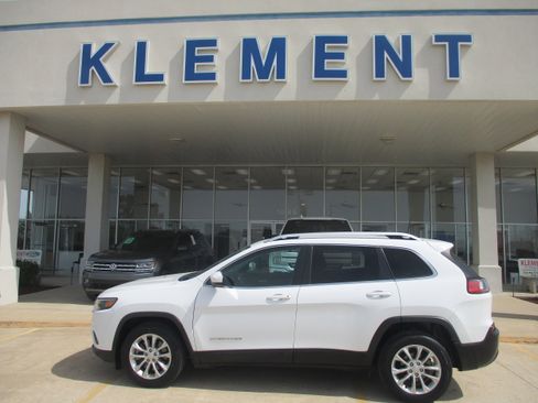 Used 2019 Jeep Cherokee Latitude w/ Popular Appearance Group FWD image 1