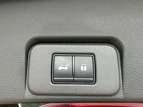 Used 2025 Nissan Rogue SV FWD image 37