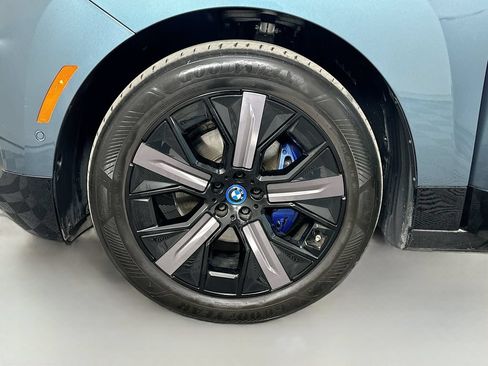 Used 2024 BMW iX xDrive50 w/ Sport Package AWD/4WD image 31
