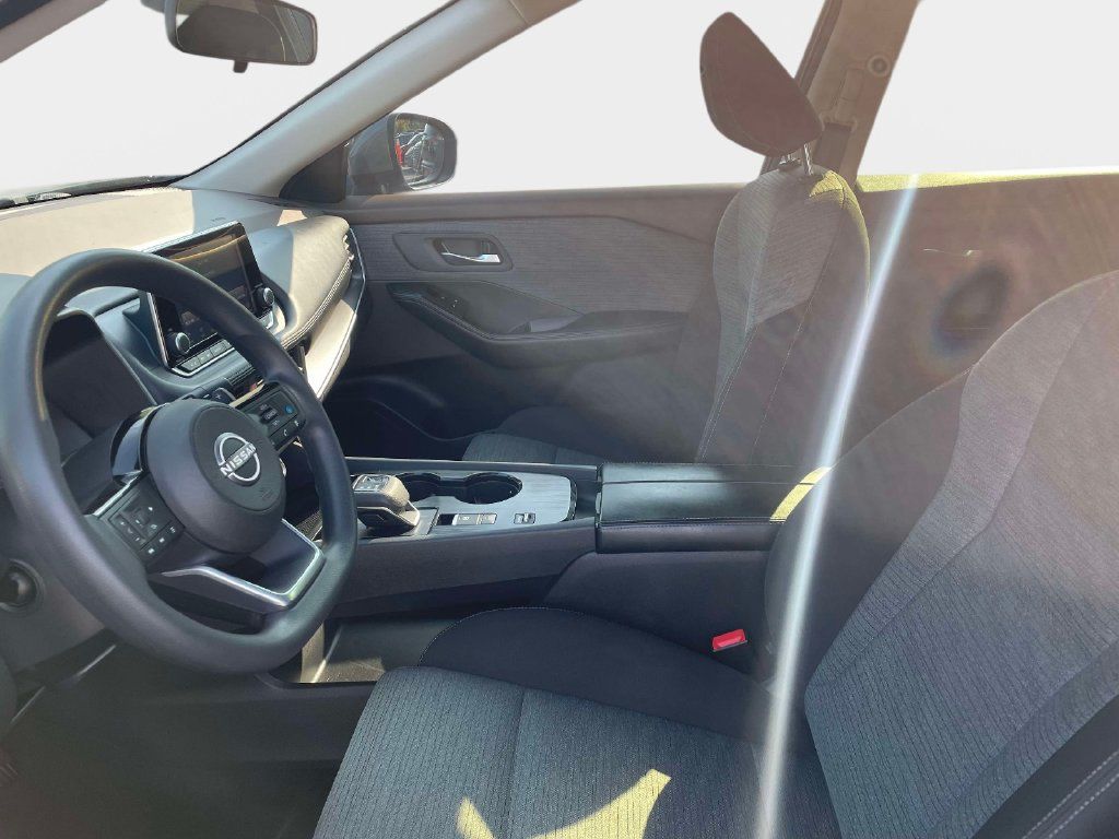 Used 2023 Nissan Rogue SV FWD image 22