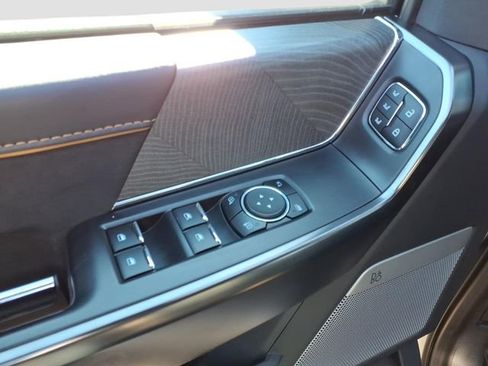 Used 2023 Ford F150 Platinum image 15