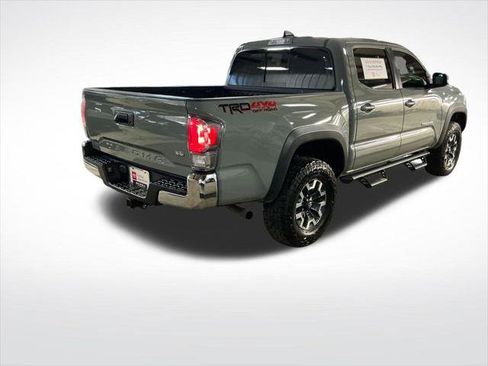 Certified 2023 Toyota Tacoma TRD Off-Road AWD/4WD image 5