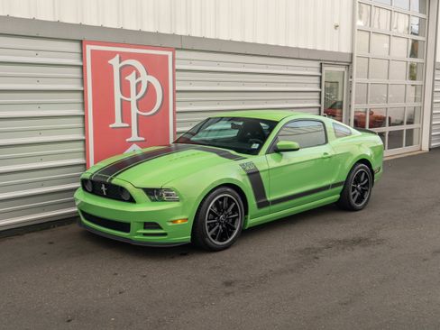 Used 2013 Ford Mustang Boss 302 w/ Boss 302 Accessory Pkg image 32