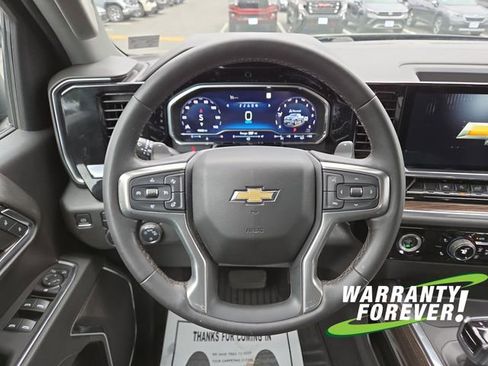 Used 2022 Chevrolet Silverado 1500 LT AWD/4WD image 9
