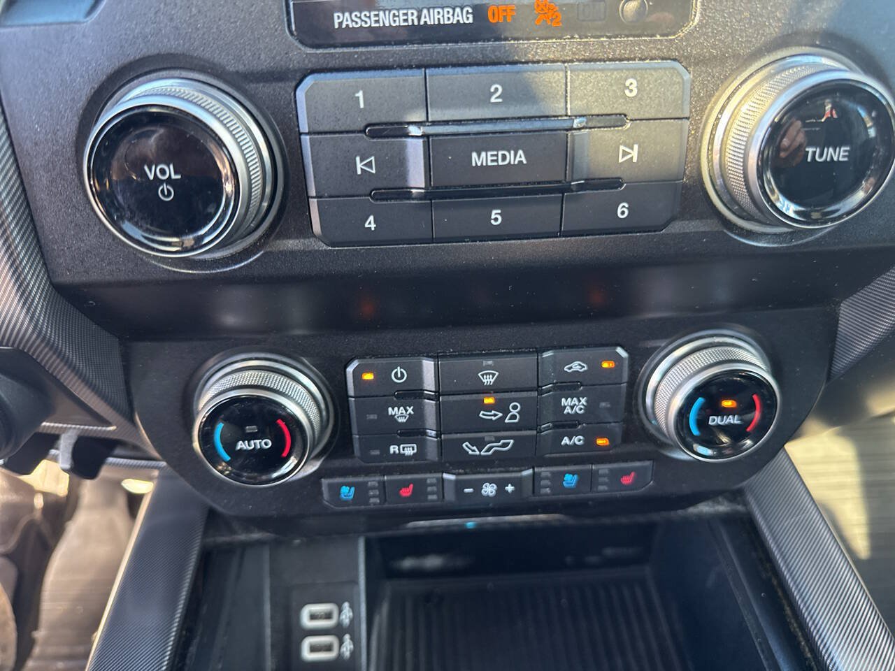 Used 2019 Ford F150 Raptor w/ Equipment Group 802A Luxury AWD/4WD image 27