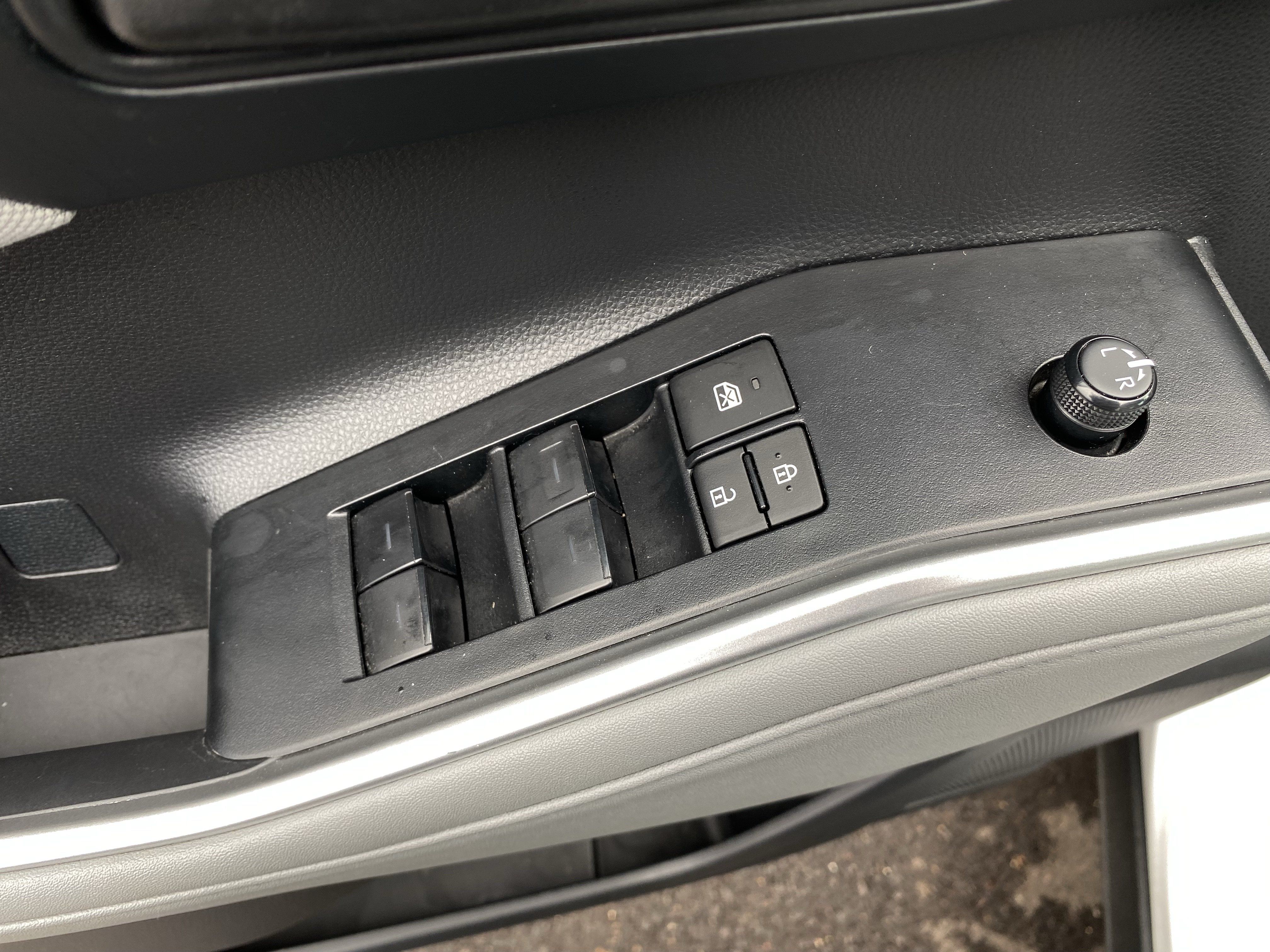 Used 2024 Toyota Highlander LE FWD image 22