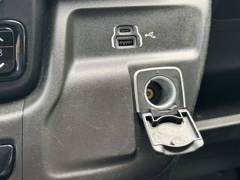 Used 2025 RAM ProMaster 2500 w/ Convenience Group FWD image 20