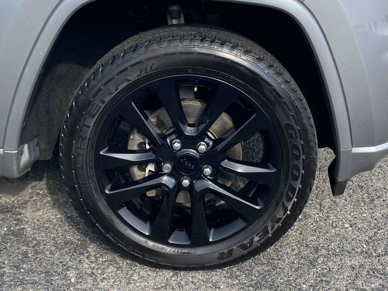 Used 2017 Jeep Grand Cherokee Altitude AWD/4WD image 10