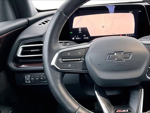 Used 2025 Chevrolet Traverse Z71 AWD/4WD image 24