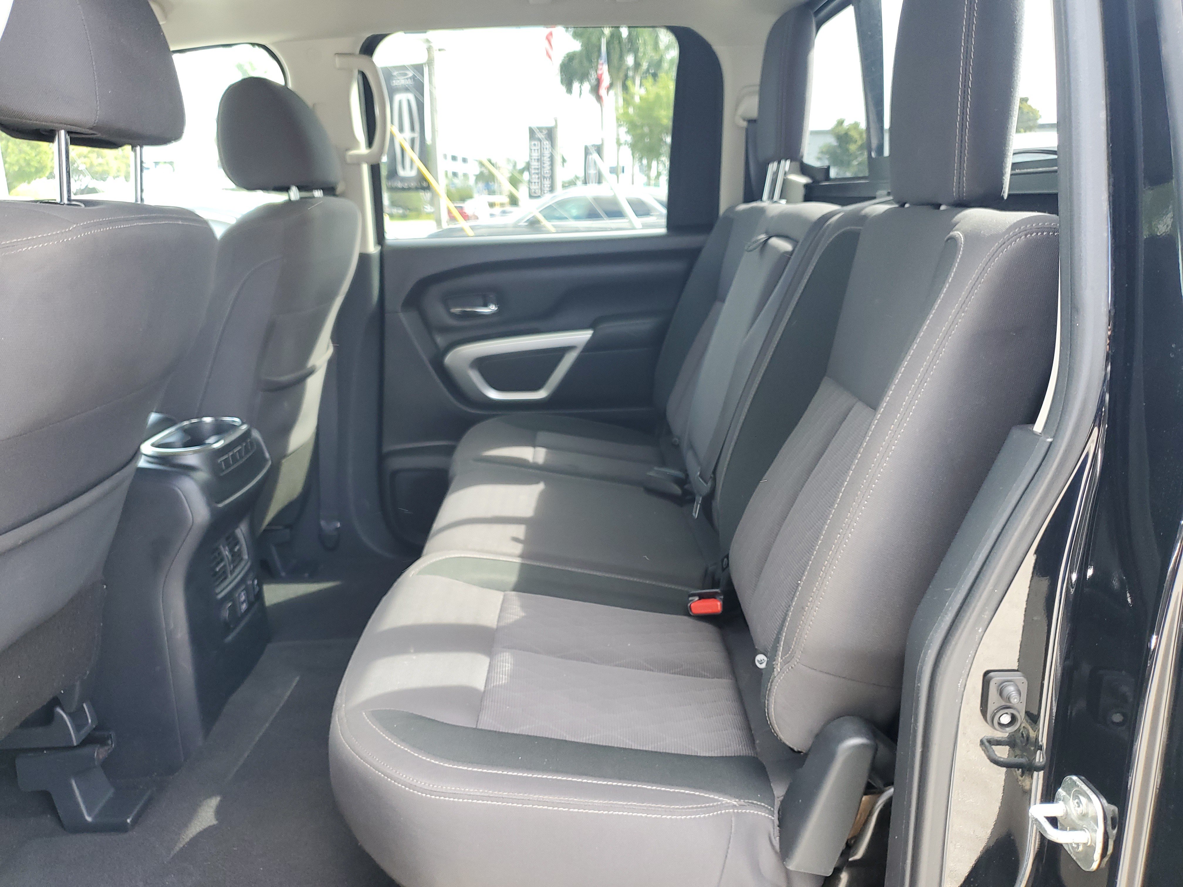 Used 2021 Nissan Titan SV w/ SV Convenience Package RWD image 9