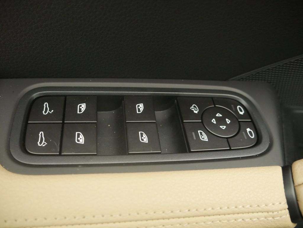Certified 2026 Porsche Cayenne AWD/4WD image 19