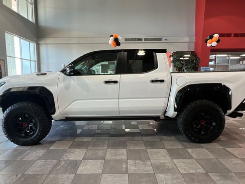 Used 2025 Toyota Tacoma TRD Pro image 8