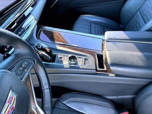 Used 2022 Cadillac Escalade Premium Luxury Platinum image 13