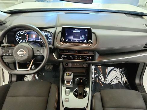 Used 2024 Nissan Rogue S FWD image 34