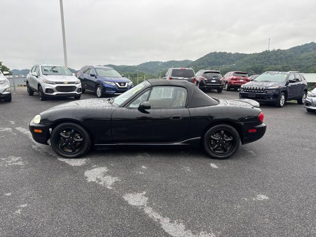 Used 1999 MAZDA MX-5 Miata RWD image 2