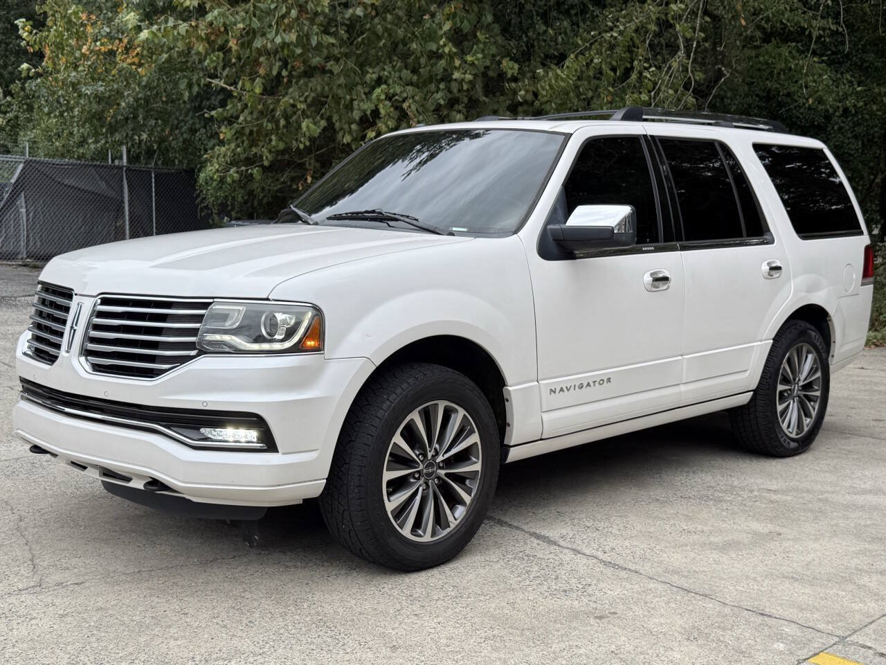 Used 2015 Lincoln Navigator 2WD image 5