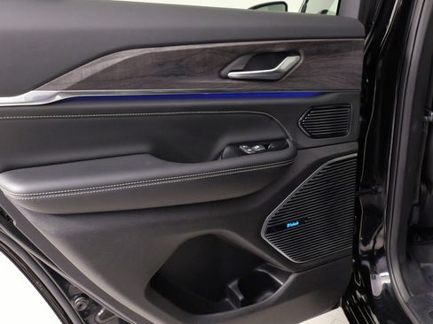 Used 2022 Jeep Grand Cherokee Overland image 34