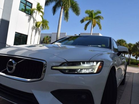 Used 2021 Volvo S60 T5 Momentum FWD image 37