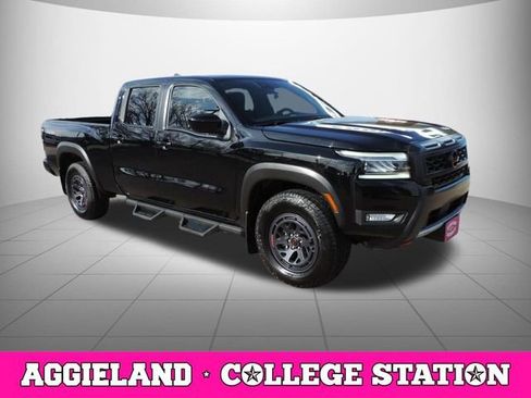 Used 2025 Nissan Frontier PRO-4X AWD/4WD image 3