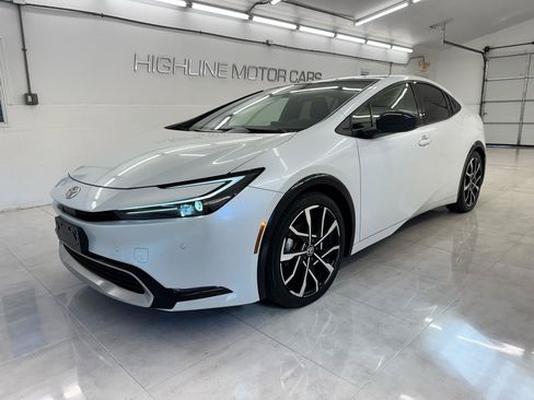 Used 2024 Toyota Prius Prime FWD image 1