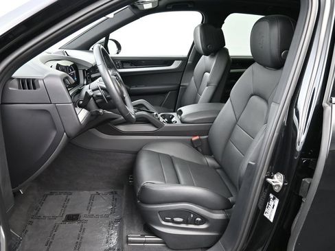 Certified 2025 Porsche Cayenne AWD/4WD image 9
