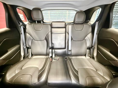 Used 2019 Jeep Cherokee Limited w/ Luxury Group AWD/4WD image 32
