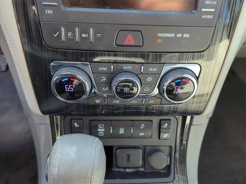 Used 2017 Chevrolet Traverse LT image 18