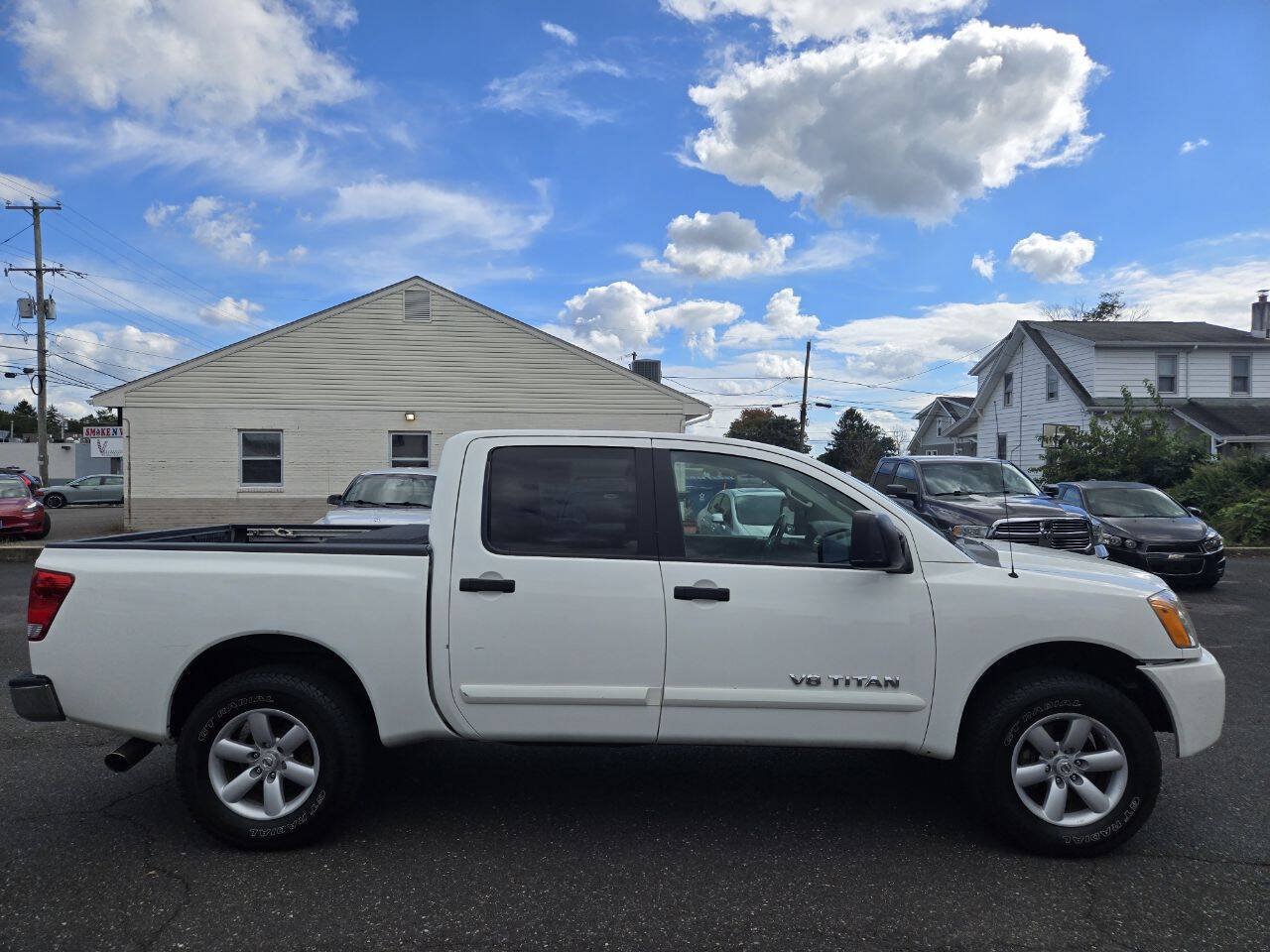 Used 2012 Nissan Titan SV w/ SV Premium Utility Pkg AWD/4WD image 5