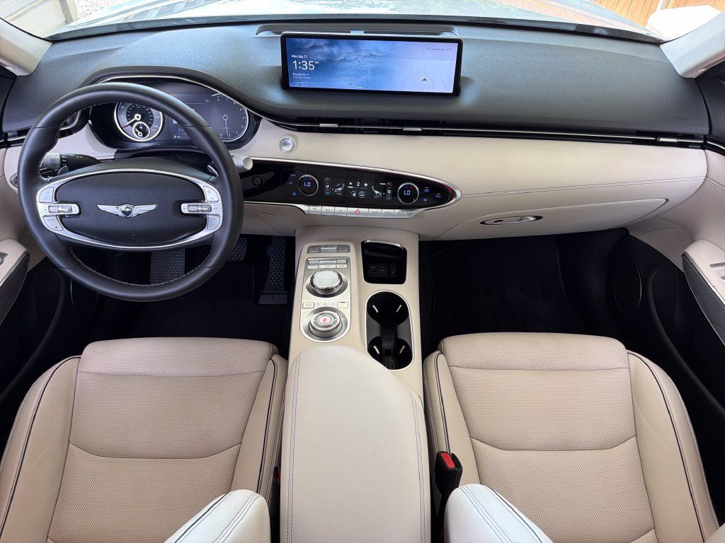 Used 2023 Genesis GV70 2.5T w/ Advanced Package AWD/4WD image 24