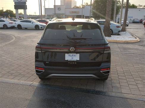 New 2025 Volkswagen Taos SE image 5