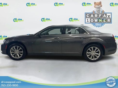 Used 2022 Chrysler 300 Touring image 9