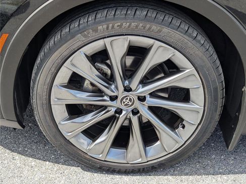 Used 2023 Toyota Crown Limited w/ Advanced Technology Package image 10