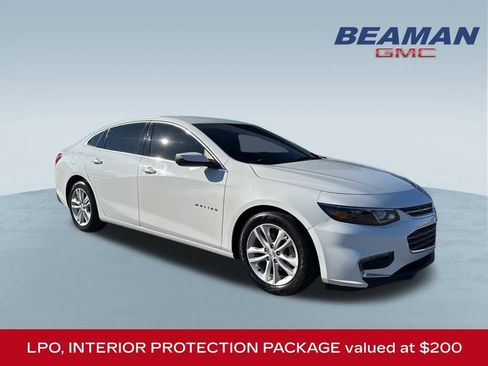 Used 2017 Chevrolet Malibu LT image 2