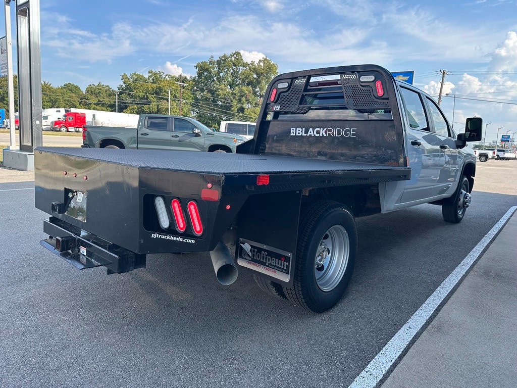 Used 2025 Chevrolet Silverado 3500 W/T AWD/4WD image 2
