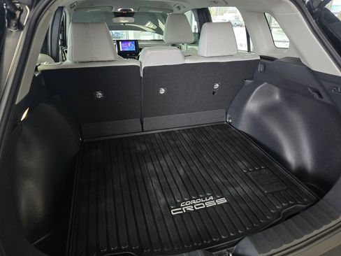 Used 2023 Toyota Corolla Cross L image 16