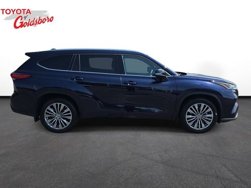 Used 2022 Toyota Highlander Platinum AWD/4WD image 4