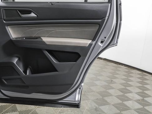 Used 2022 Volkswagen Atlas SE image 42