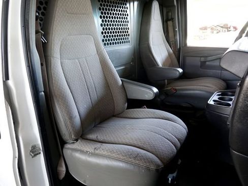 Used 2017 GMC Savana 2500 RWD image 45