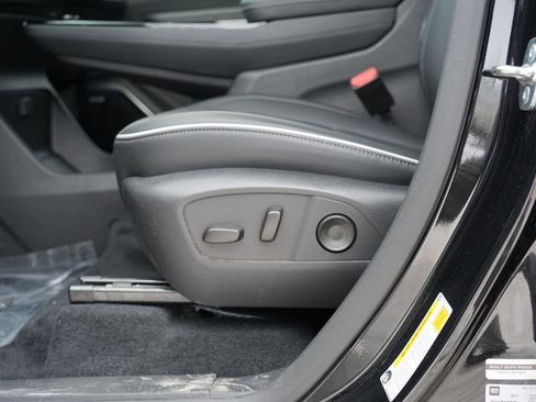 Used 2025 Buick Enclave Preferred image 16