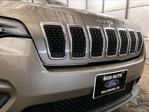 Used 2019 Jeep Cherokee Latitude w/ Cold Weather Group AWD/4WD image 29